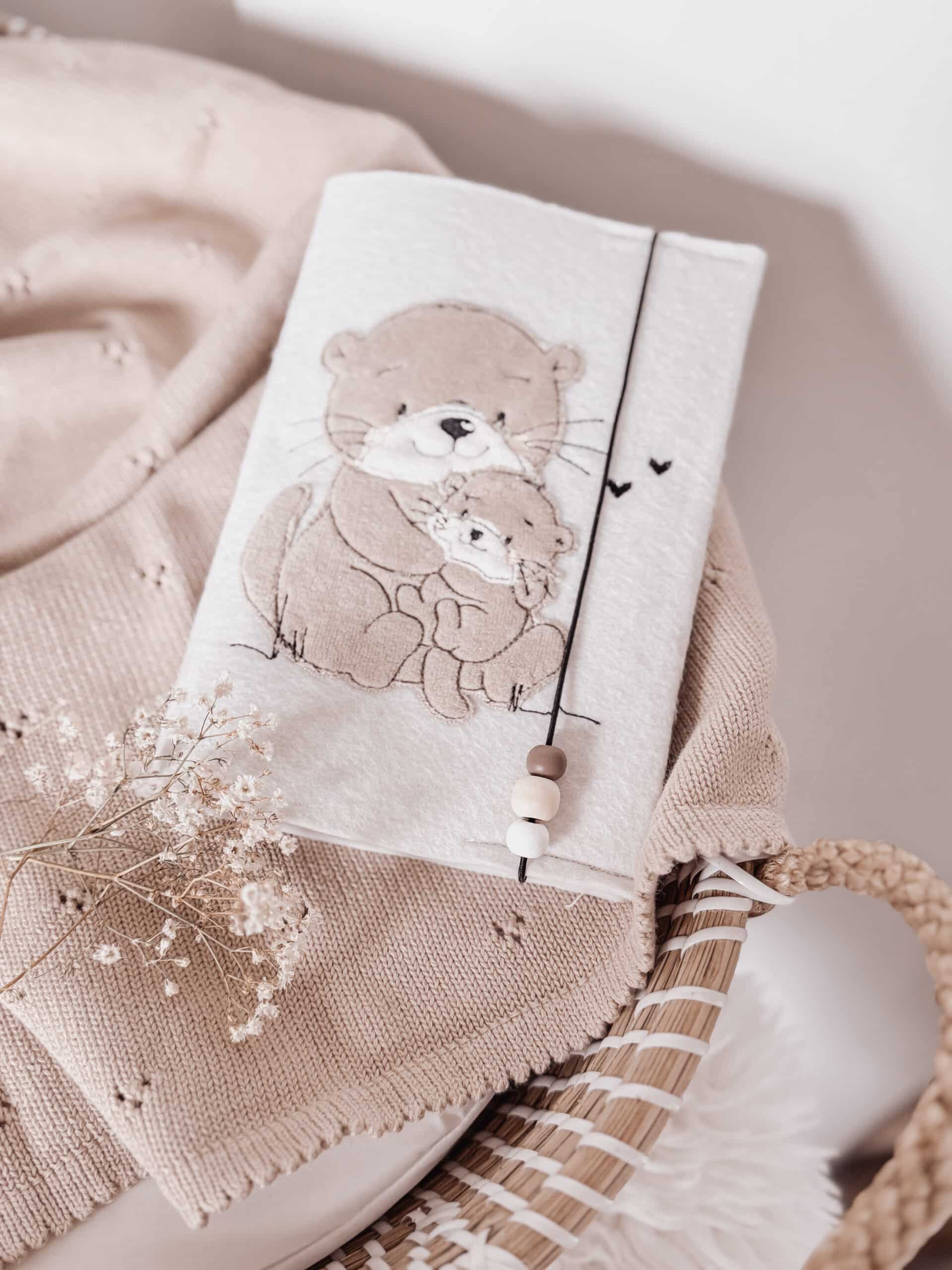 Otter Stickdatei, Stickdatei Tiere, digitale Stickdatei Otter, Stickmuster Otterbaby, Geburt Stickdatei, süße Stickdateien, Oma Geschenk Stickdatei, Love you like no otter, Baby Stickdatei xaxelu