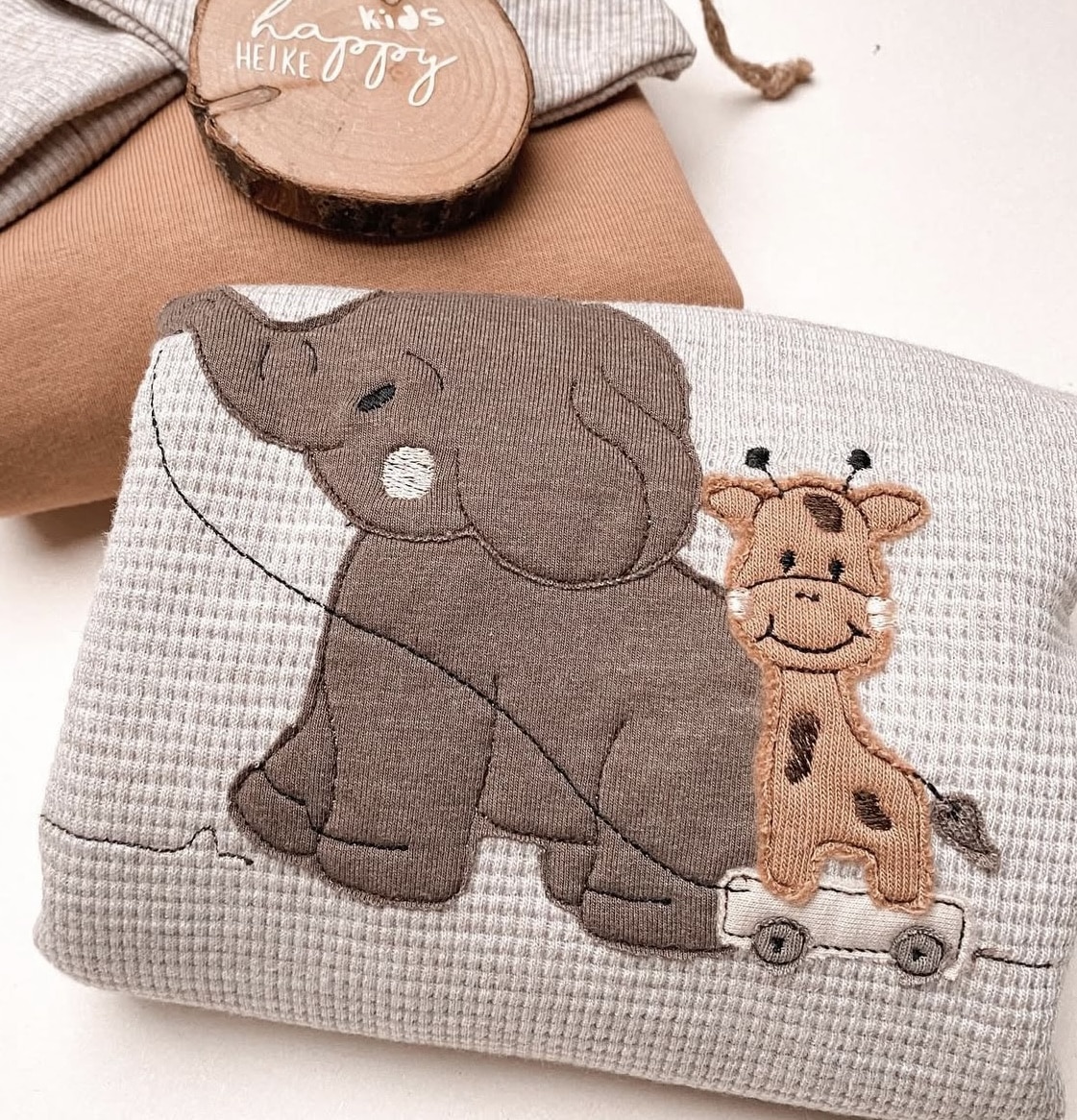 Wichtige Hinweise Bitte schaut euch die Motive vor dem Kauf genau an. Eine Rücknahme ist leider nicht möglich, da es sich um digitale Dateien handelt.