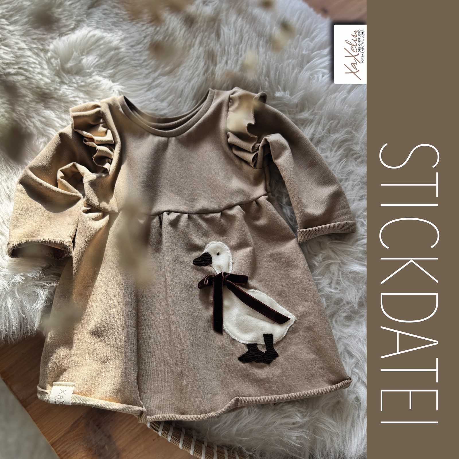 • Stickdatei kleine Gans • Stickdatei Gans • Stickdatei Mädchenkleid • Stickdatei 3D Schleife • Vollstick Datei • Stickmotiv Gans • ITH/Stickdesign Kinder • Stickdatei Anfänger geeignet