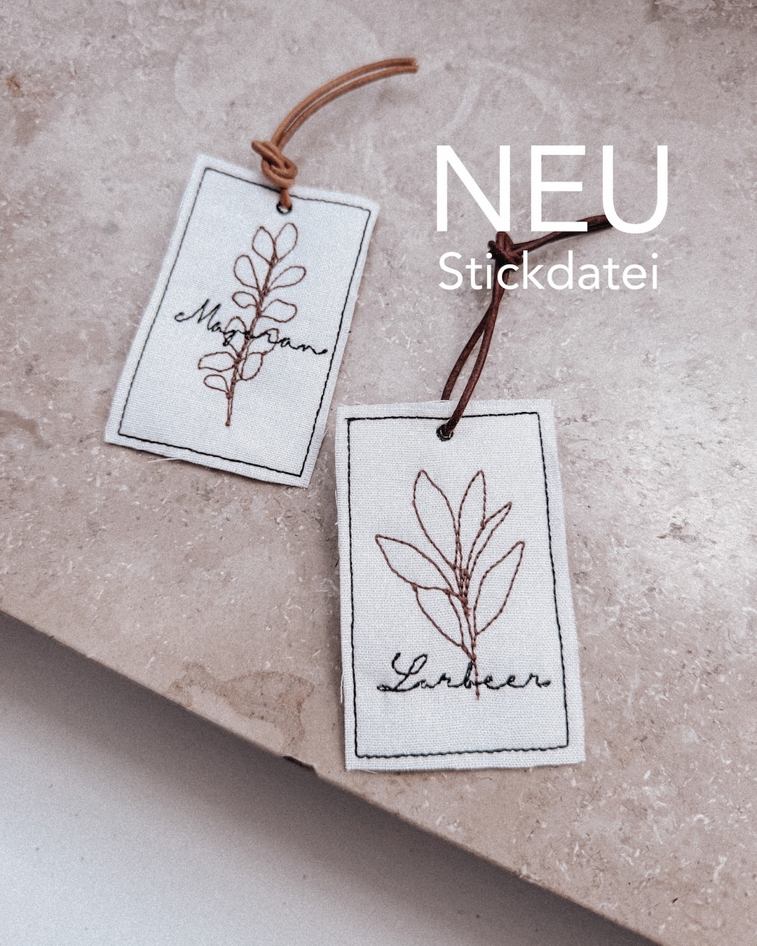 * Stickdatei Kräuter Label * Kräuter Anhänger Stickdatei * ZimmRahmen 10 Stickdatei * ZimmRahmen 18 Stickdatei * ITH Label * Kräuteretiketten sticken * Geschenkanhänger Stickdatei * Kräutertopf Anhänger * Stickdatei Garten * Stickdatei Küche * Botanische Stickdatei * Maschinenstickerei * In the Hoop Stickdatei * Kräuter Deko * Digitale Stickdatei * Stickdatei Anhänger * Leinen Label Stickdatei * Kräuter Schild sticken